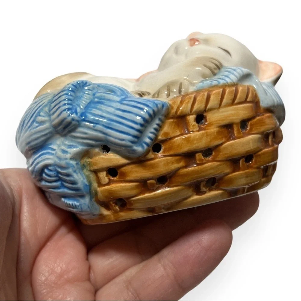VTG 1983 Avon Ceramic Sachet Sleeping Siamese Cat Kitten Laundry Basket Pomander